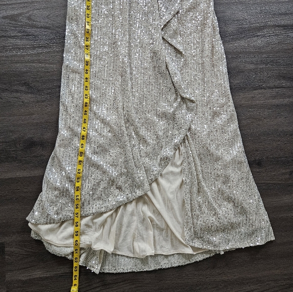 Ieena for Mac Duggal Silver Sequin High Slit Ruffle Formal Gown NWOT Size 10 - Picture 16 of 16